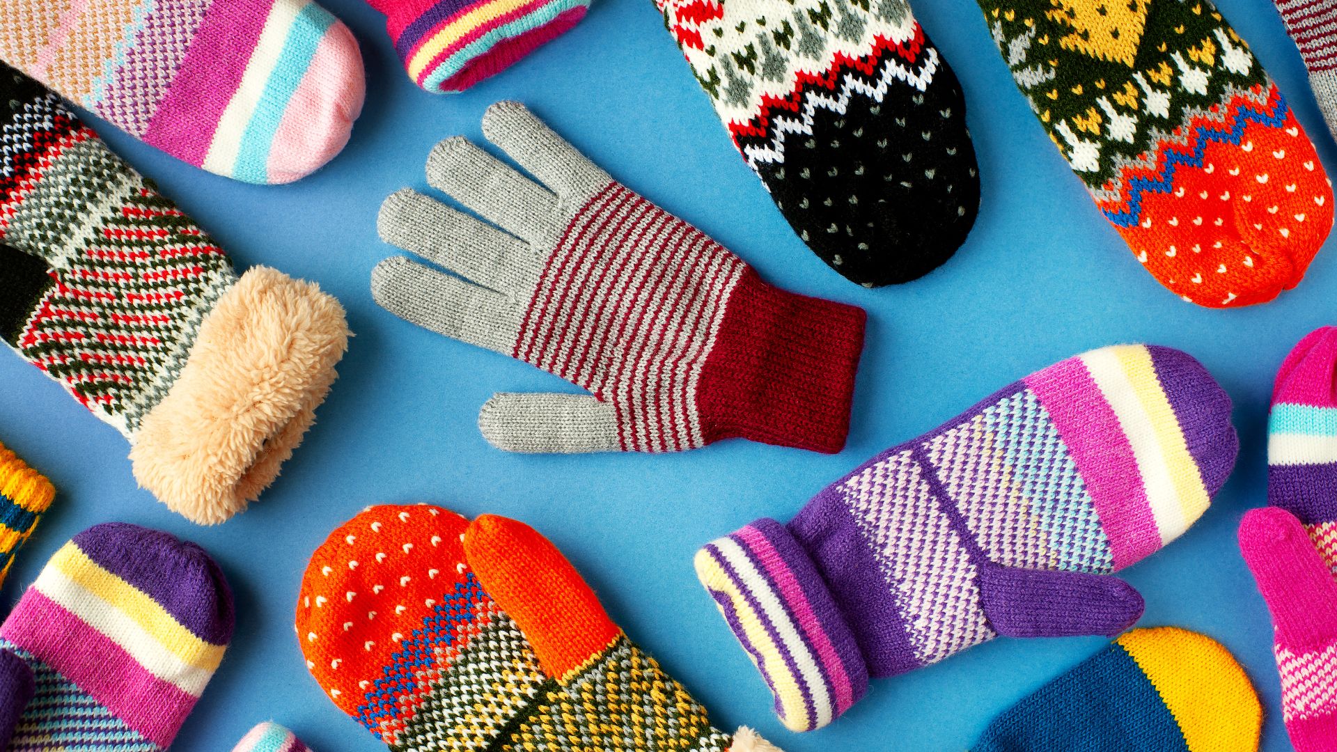 Generic gloves and mittens. (Canva)